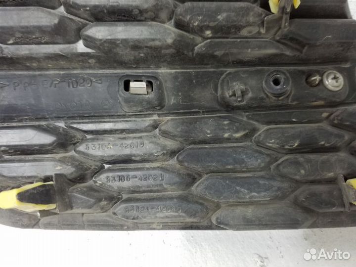 Решетка радиатора левая часть Toyota RAV4 CA40