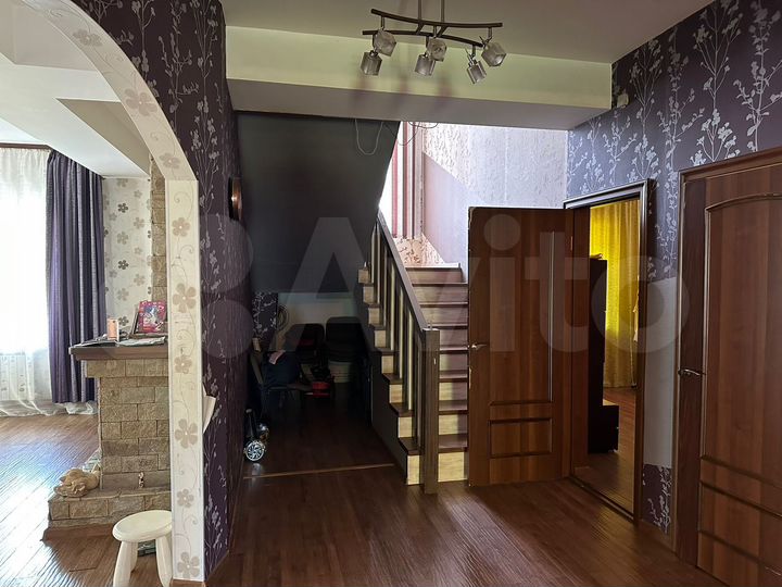 Дом 349 м² на участке 9 сот.