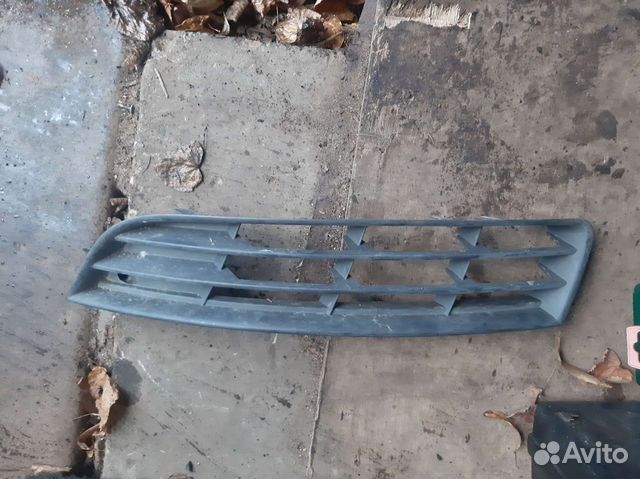 Левая решетка бампера пассат б6