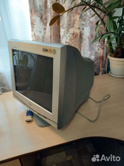 Монитор LG flatron F700P