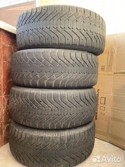 Goodyear UltraGrip 500 235/55 R17 99T