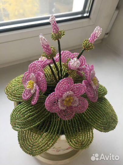 Фиалка из бисера