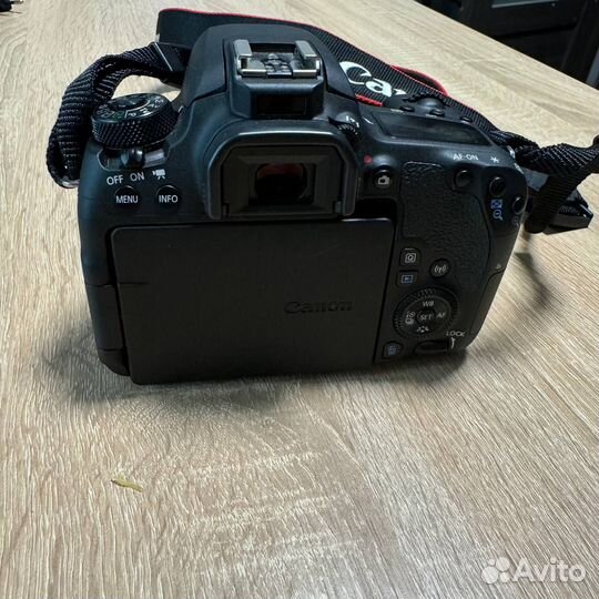 Цифровой фотоаппарат Canon EOS 77D + объектив