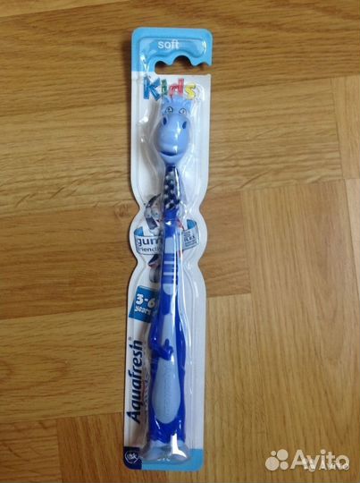 Новая зубная щетка 