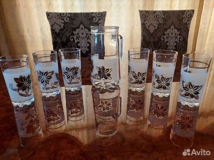 Кувшин и стаканы, Devalbor