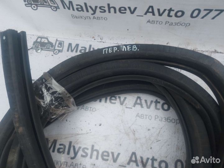 Уплотнительная резинка боковой двери Jetta 5