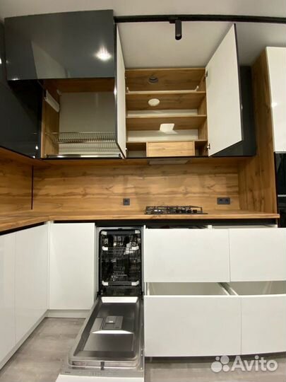 Кухня угловая с техникой под заказ