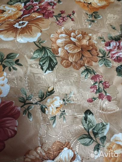 Покрывало на кровать золотистое