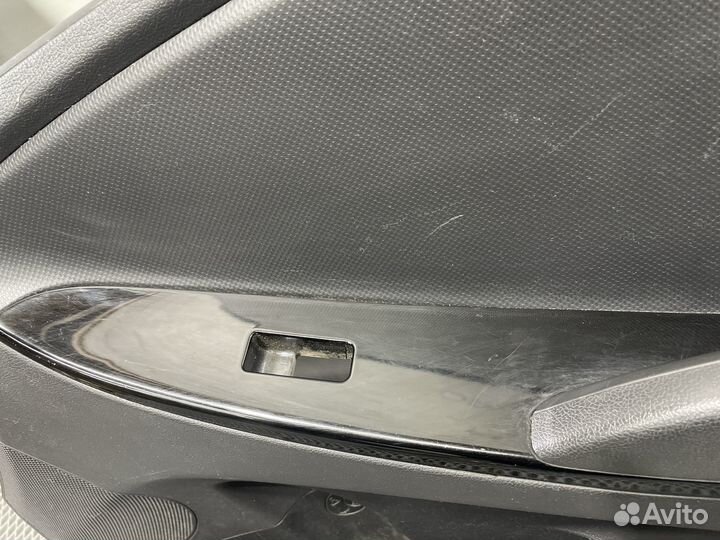 Обшивка двери передней правой Hyundai Solaris 2010-2017