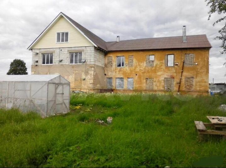 Дом 917 м² на участке 32 сот.