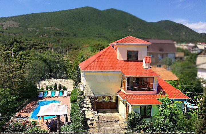 Дом 200 м² на участке 15 сот.