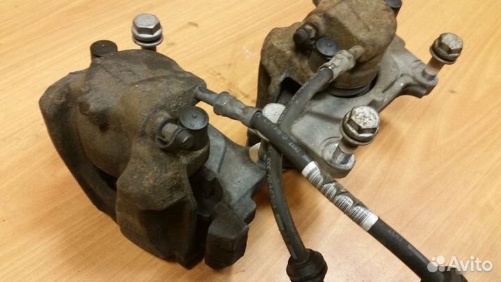 Суппорт передний правый левый Audi A3 8V