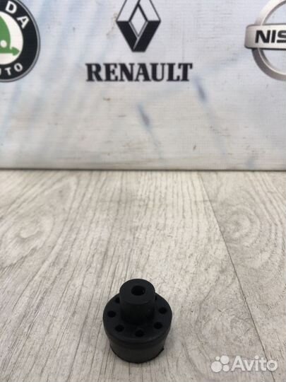 Кронштейн крепление Опора радиатора Renault sander