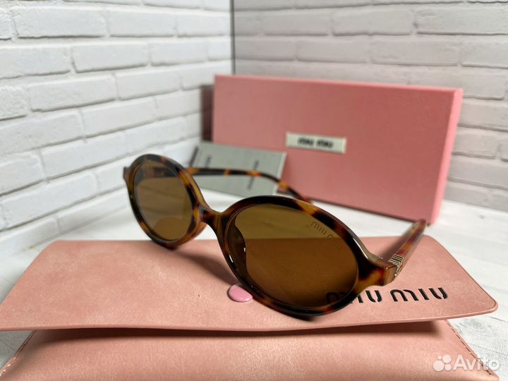 Солнцезащитные очки Miu Miu хит сезона