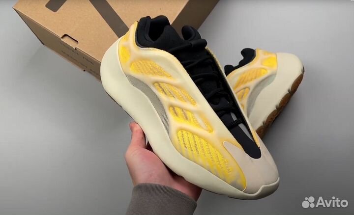 Кроссовки Yeezy 700 V3 Mono Safflower