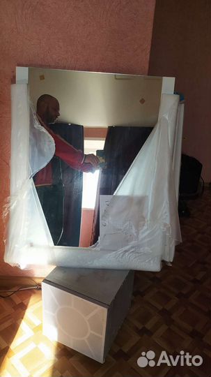 Зеркало 80 см на 65 см. Новое