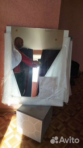 Зеркало 80 см на 65 см. Новое