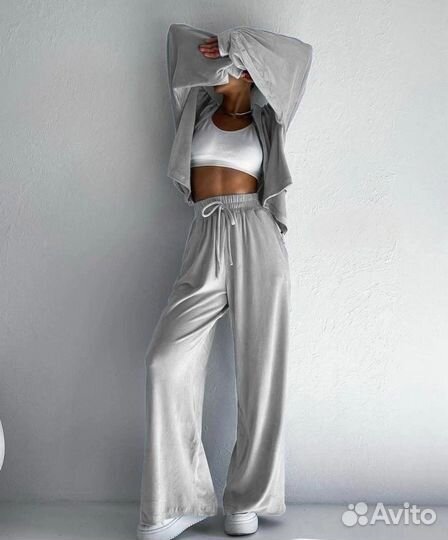 Костюм женский новый