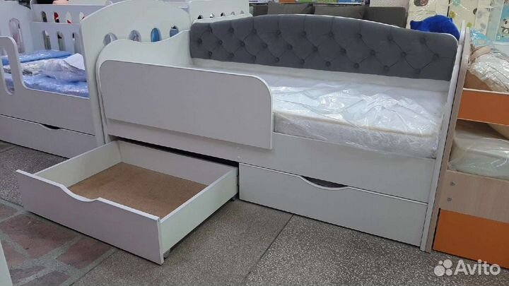 Кровать Софа с каретной стяжкой (новая)