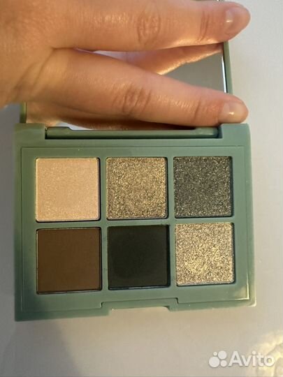Палетка теней для век Essence