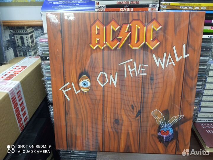 AC/DC ''fly on the wall'' запечатан