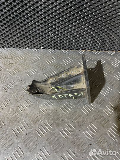 Кронштейн двигателя левый Nissan Pathfinder (R51)