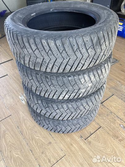 Goodyear UltraGrip Ice Arctic SUV 215/65 R17