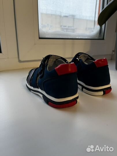 Сандалии для мальчика 23