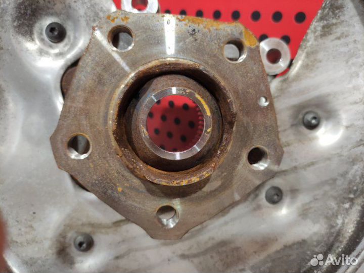 Кулак задний левый Porsche Macan 95B 2021