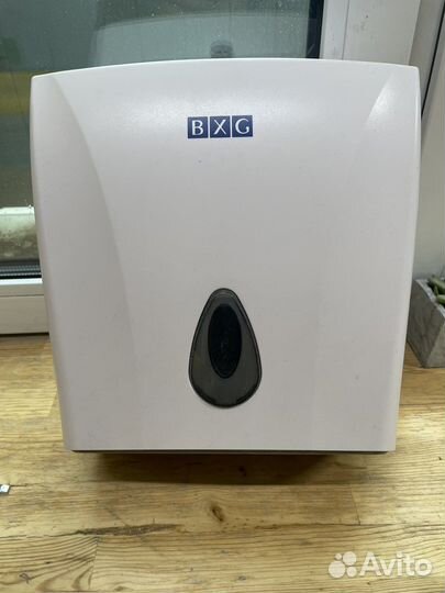Диспенсер для бумажных полотенец BXG