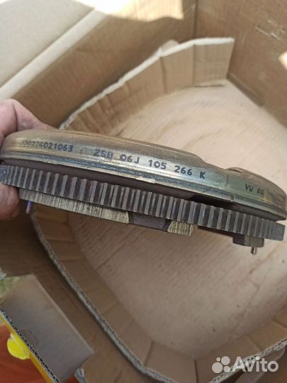 Маховик двух массовый VAG 06J105266K (415033410)