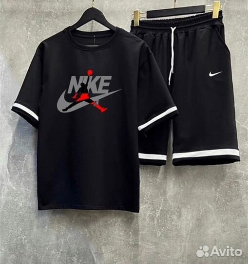 Костюм Nike футболка и шорты р. 134. 140