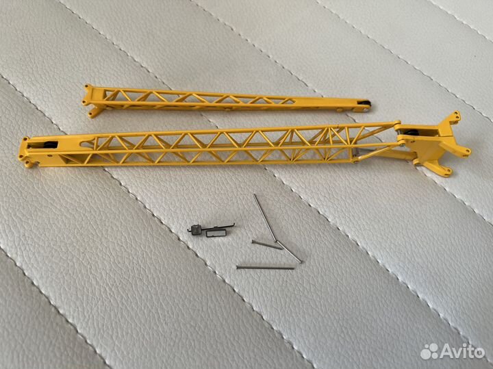 Модель строительного крана Grove 1:50