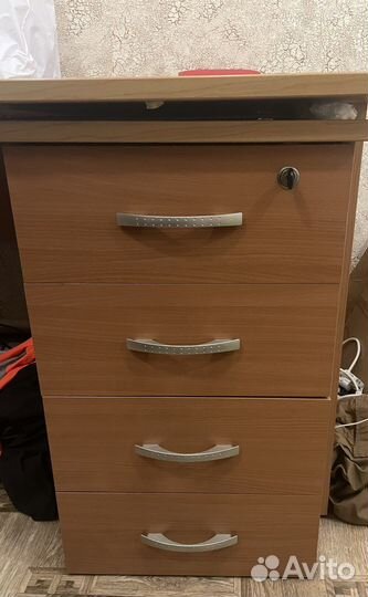 Стол угловой с тумбой