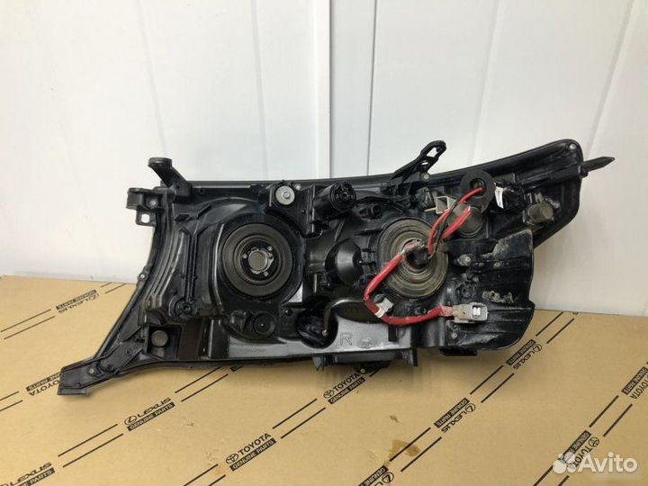 Фара правая Toyota Land Cruiser 200
