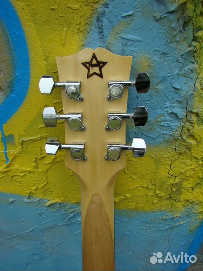 Электрогитара полуакустика