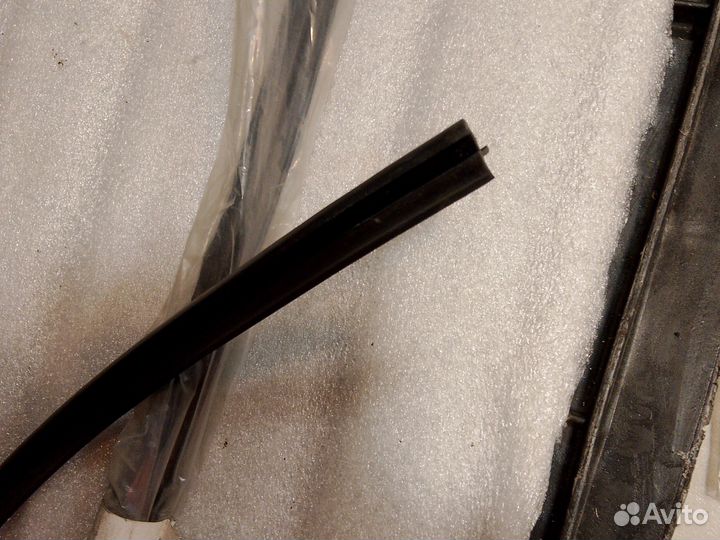 Для Т11 уплотнитель лобового стекла верхний