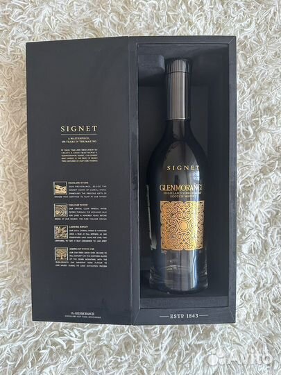 Коробка из под виски и пустая бутылка