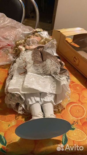 Кукла фарфоровая