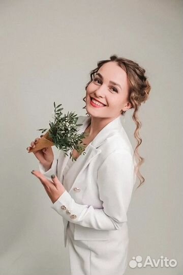 Ведущая-тамада