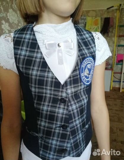 Для школы 2 юбки и 2 жилета