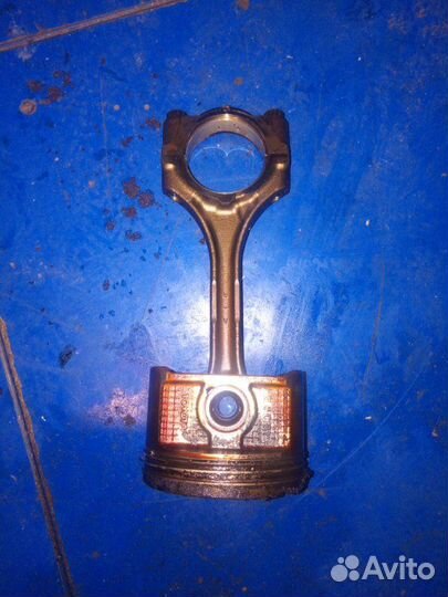 Поршень c шатуном Toyota Avensis AZT250 1azfse