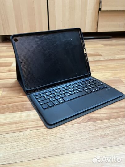 Чехол c клавиатурой для iPad 10.2