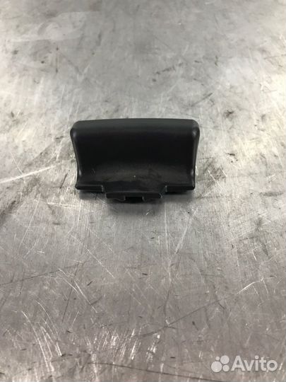 Кнопка бардачка Toyota Yaris NCP10