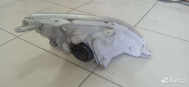 Левая фара на тайоту Надю