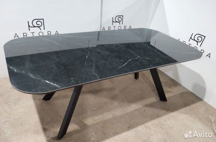 Стол из керамогранита большой
