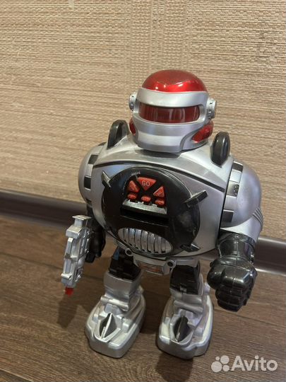 Робот игрушечный