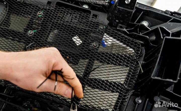 Установка защитной сетки радиатора