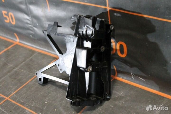 Кронштейн замка капота - Mercedes-Benz GLC X253