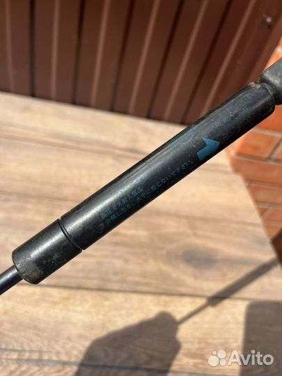 Амортизатор капота Nissan Qashqai J10 2.0 2010